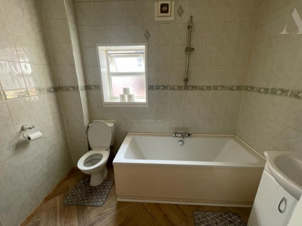 208 stetchford road bathroom