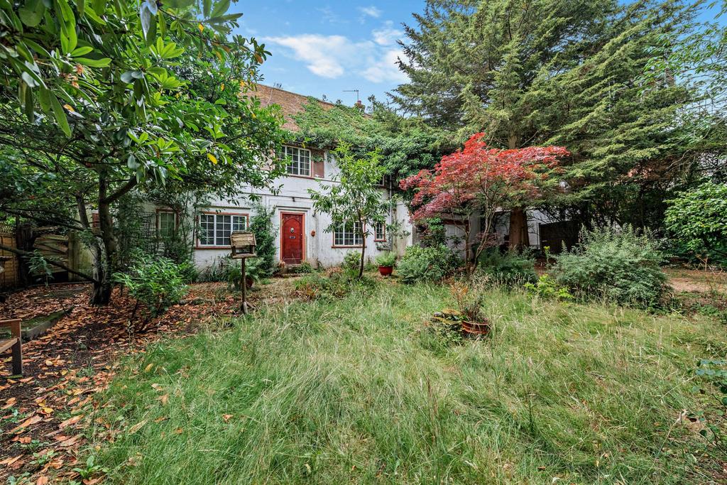 South View Road, Pinner, HA5 3 bed detached house for sale £1,950,000