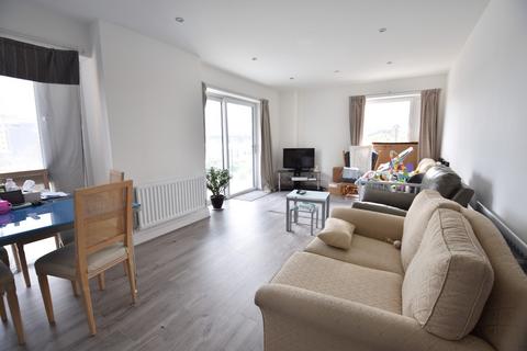 2 bedroom flat to rent, Ellesmere Court, Stirling Drive, Luton, Bedfordshire, LU2 0GD