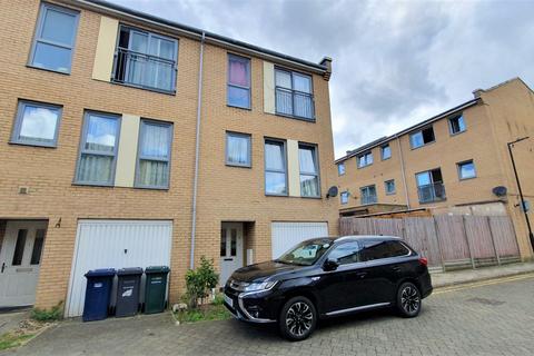 4 bedroom townhouse for sale, Cameron Crescent, Edgware
