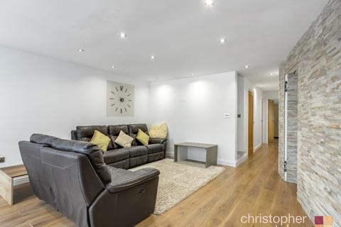 8 Dysons Close, Waltham Cross, EN8 8RL