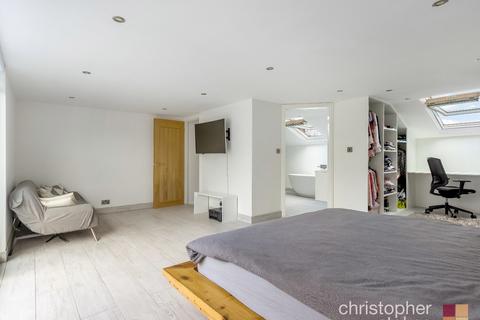 8 Dysons Close, Waltham Cross, EN8 8RL