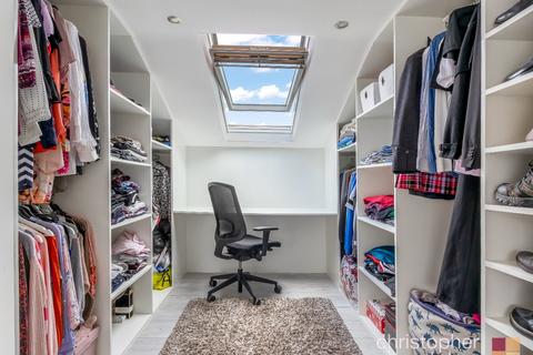 8 Dysons Close, Waltham Cross, EN8 8RL