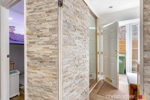 8 Dysons Close, Waltham Cross, EN8 8RL