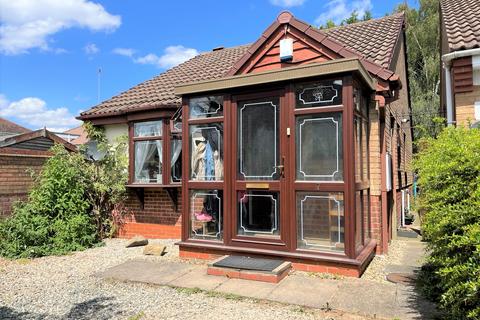 2 bedroom detached bungalow for sale - Johnsons Grove, Oldbury B68