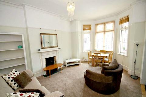 2 bedroom flat to rent, Chatsworth Road,