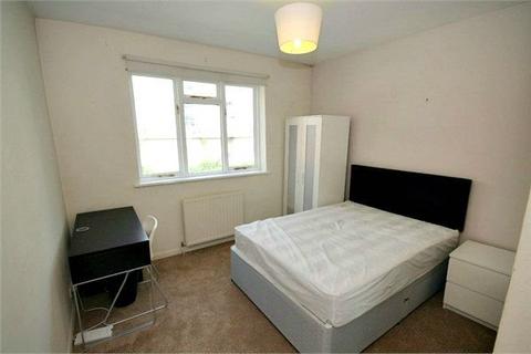 2 bedroom flat to rent, Chatsworth Road,