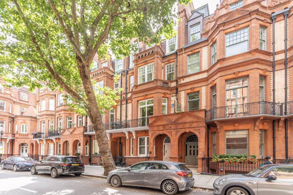 Sloane Gardens, Sloane Square... 2 bed flat for sale £1,100,000
