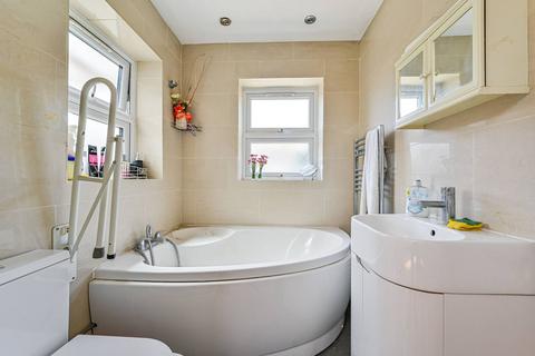 63 Khama Road, London, SW17 0EN