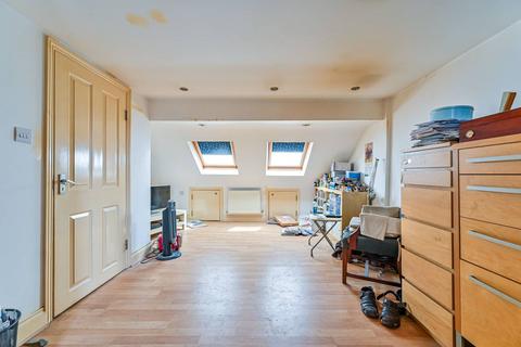 63 Khama Road, London, SW17 0EN