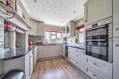 2 bedroom detached bungalow for sale - Durbans Road, Wisborough Green, West Sussex