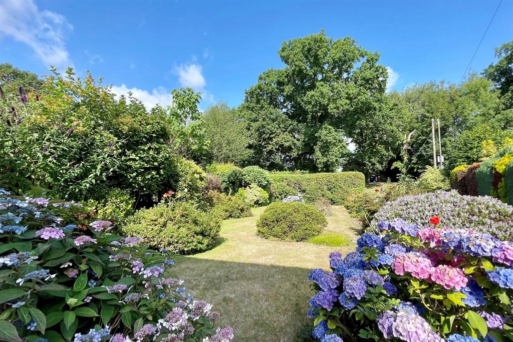 Chandlers Ford 3 bed detached house for sale £585,000