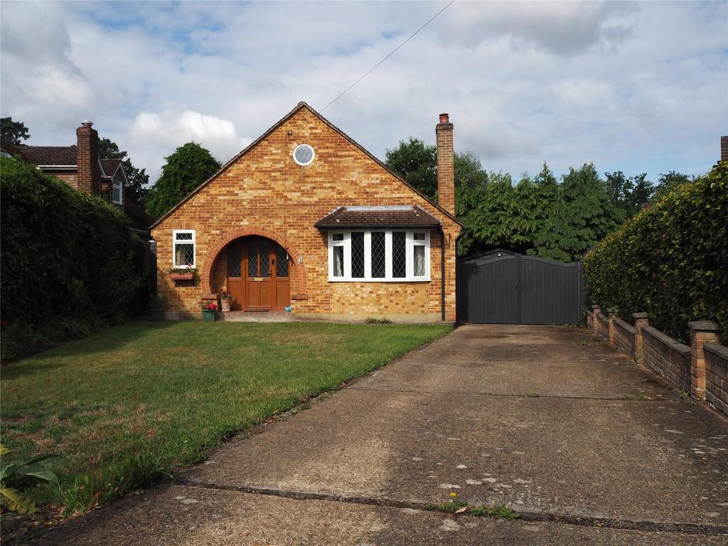 Summit Close, Finchampstead... 4 bed detached house £800,000