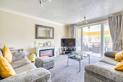 4 bedroom detached house for sale, Willow Gardens - Perfect Family Home