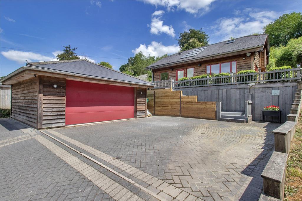 Rhododendron Avenue, Meopham, Gravesend, Kent, DA13 3 bed detached