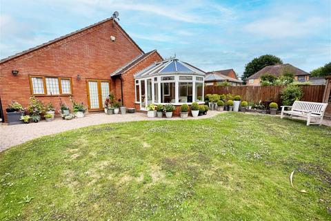 3 bedroom detached bungalow for sale, Shawhurst Gardens, Hollywood, B47 5JQ