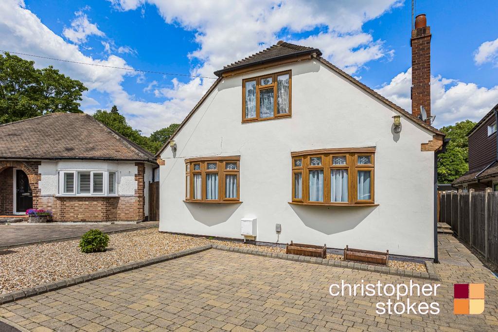 St. Davids Drive, Broxbourne, EN10 3 bed bungalow £625,000