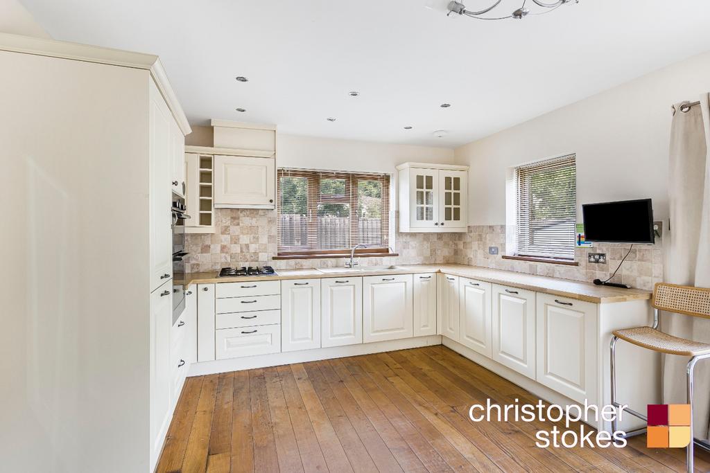 St. Davids Drive, Broxbourne, EN10 3 bed bungalow £625,000