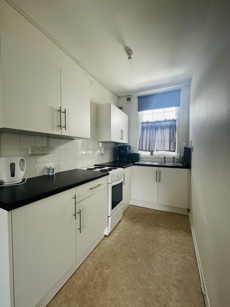 Wolborough Street, Newton Abbot TQ12 Bedsit £550 pcm (£127 pw)
