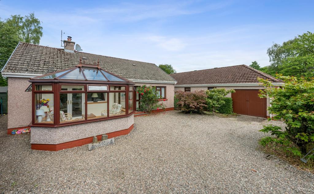 Golf Course Road, Blairgowrie, Perthshire, PH10 6LJ 4 bed bungalow for