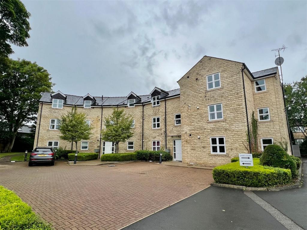 Boston Spa, The Crescent, Shires Court, LS23 2 bed flat for sale £175,000