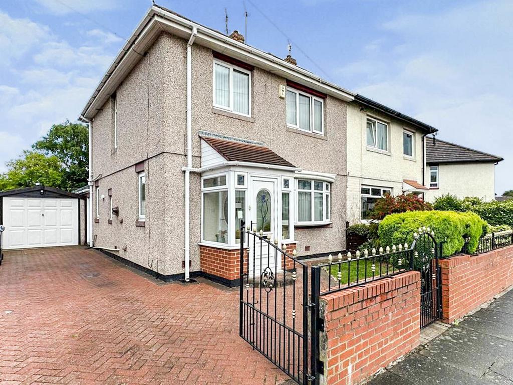 Lulworth Avenue, Jarrow, Tyne and Wear, NE32 3SB 3 bed semidetached
