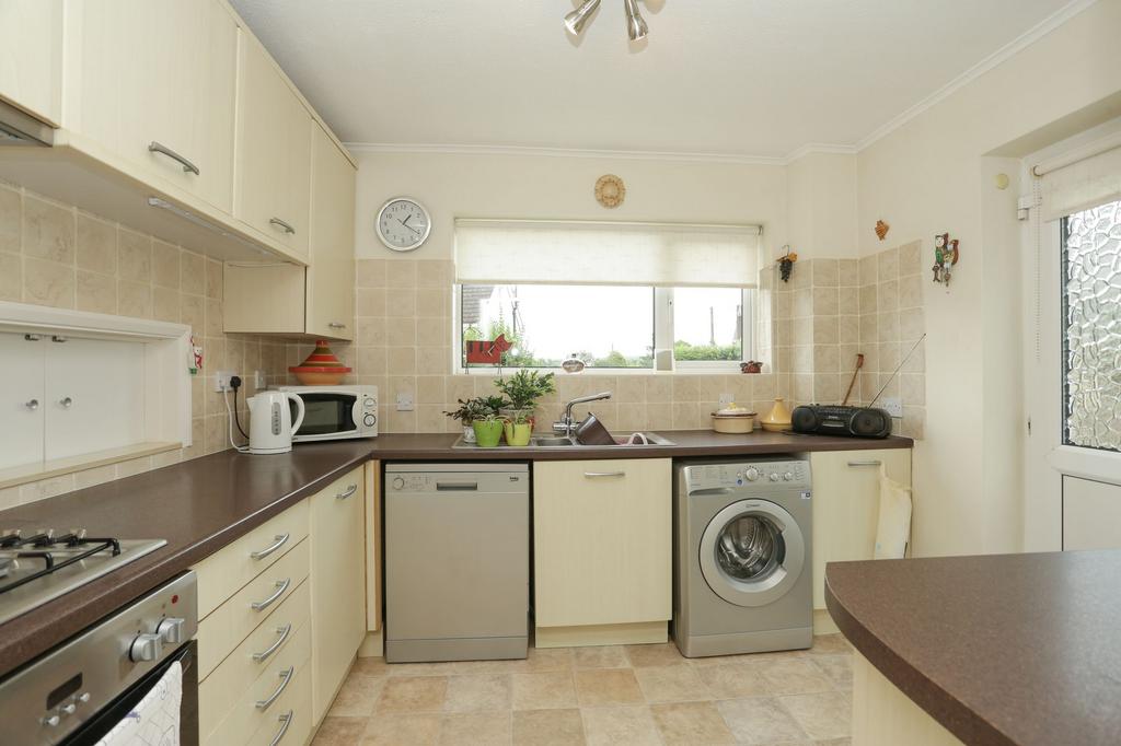Cedar Road, Sturry, CT2 4 bed detached house for sale £300,000