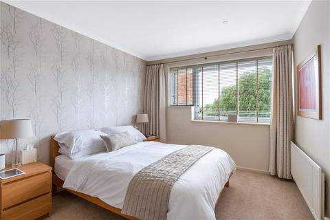 18 Brenchley Close, Bromley, BR2 9DR
