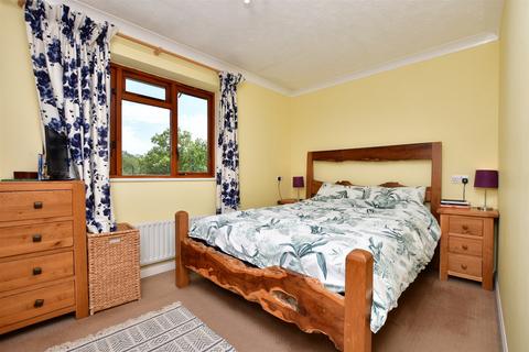 16 Chilton Close, Alfold, Cranleigh, GU6 8HB
