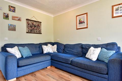 16 Chilton Close, Alfold, Cranleigh, GU6 8HB