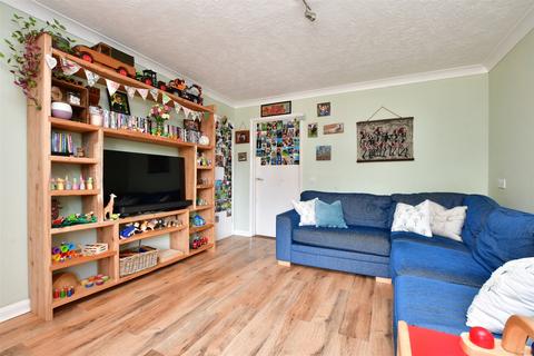 16 Chilton Close, Alfold, Cranleigh, GU6 8HB