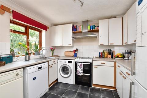 16 Chilton Close, Alfold, Cranleigh, GU6 8HB