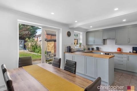 37 Limes Road, Cheshunt, Waltham Cross, EN8 8TJ