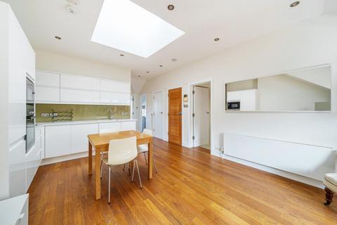 3 bedroom flat for sale, Church Crescent, Muswell Hill