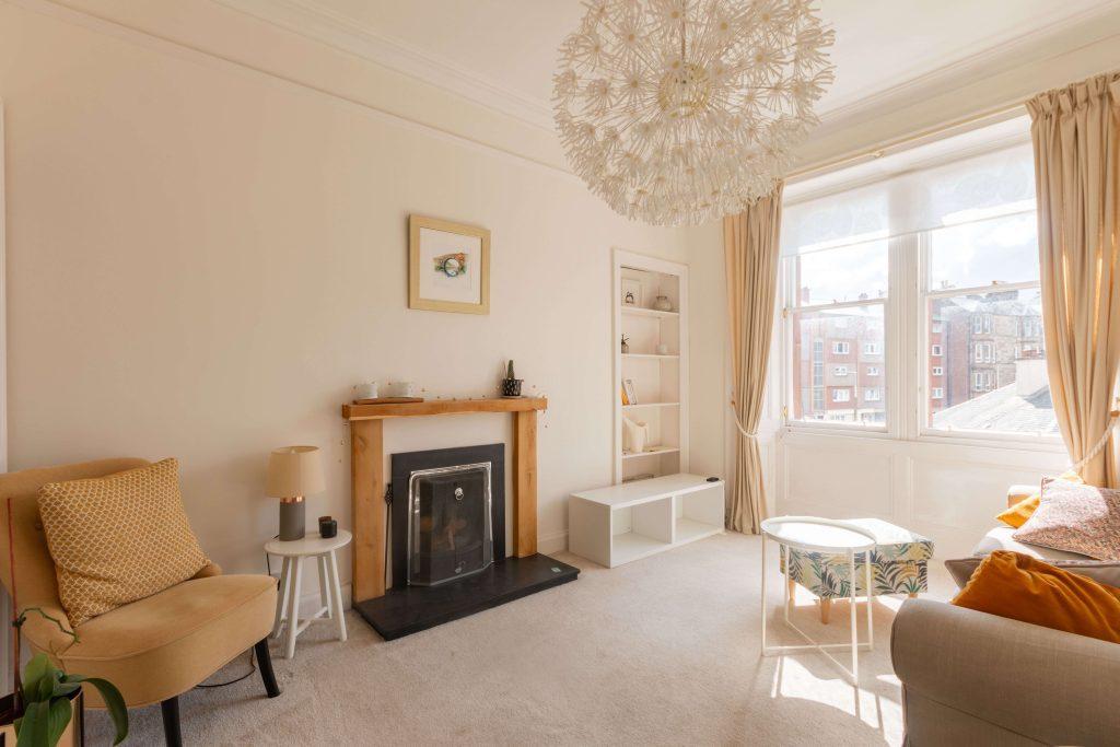 2969L Temple Park Crescent, Edinburgh, EH11 1HZ 2 bed flat £1,400