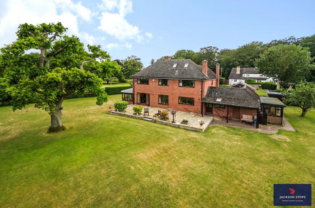 Moulton Road, Newmarket, Suffolk, CB8 4 bed detached house for