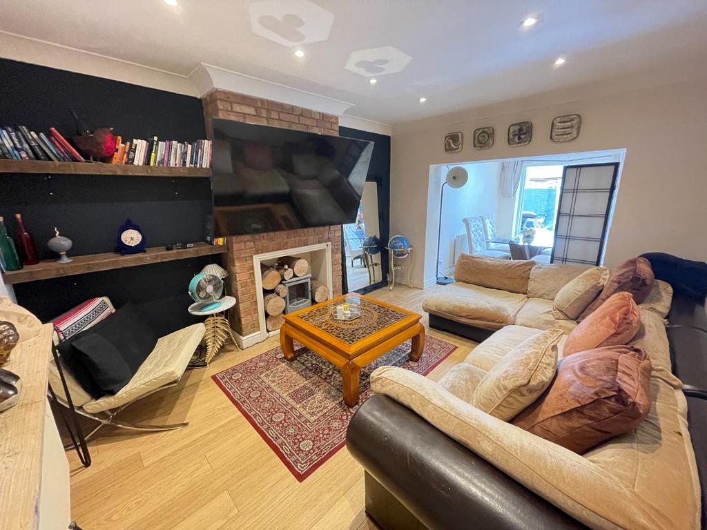 New Bedford Road 3 bed semidetached house for sale £475,000