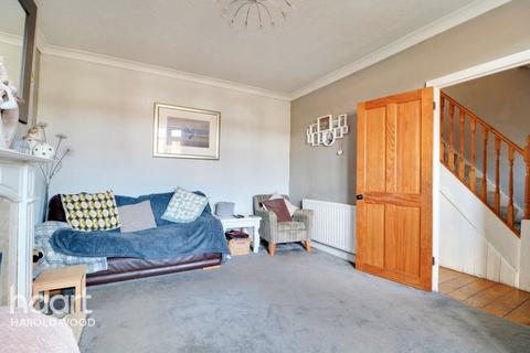 149 Straight Road, Romford, RM3 7JJ