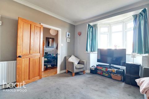 149 Straight Road, Romford, RM3 7JJ