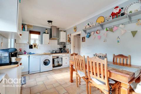 149 Straight Road, Romford, RM3 7JJ