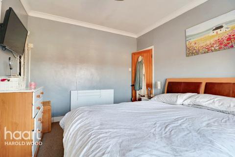 149 Straight Road, Romford, RM3 7JJ
