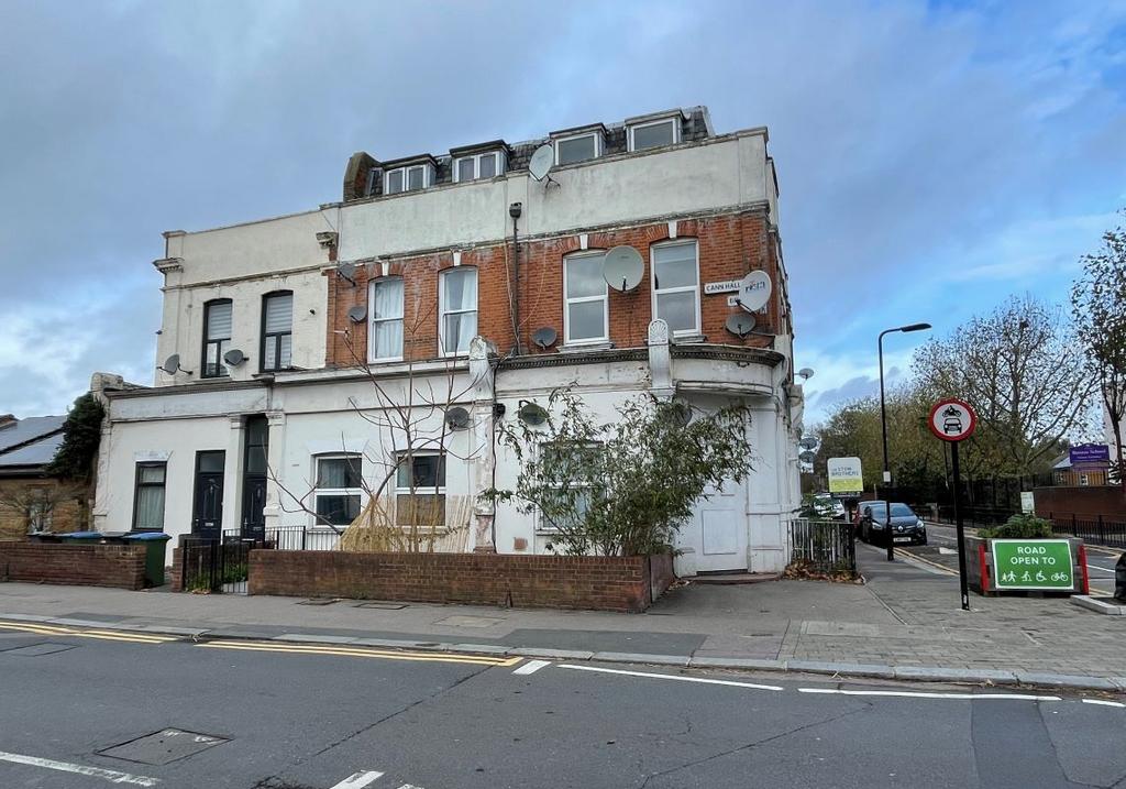 Flat 9C Oaks Court, 226228 Cann Hall Road, Wanstead, London, E11 3NF 1