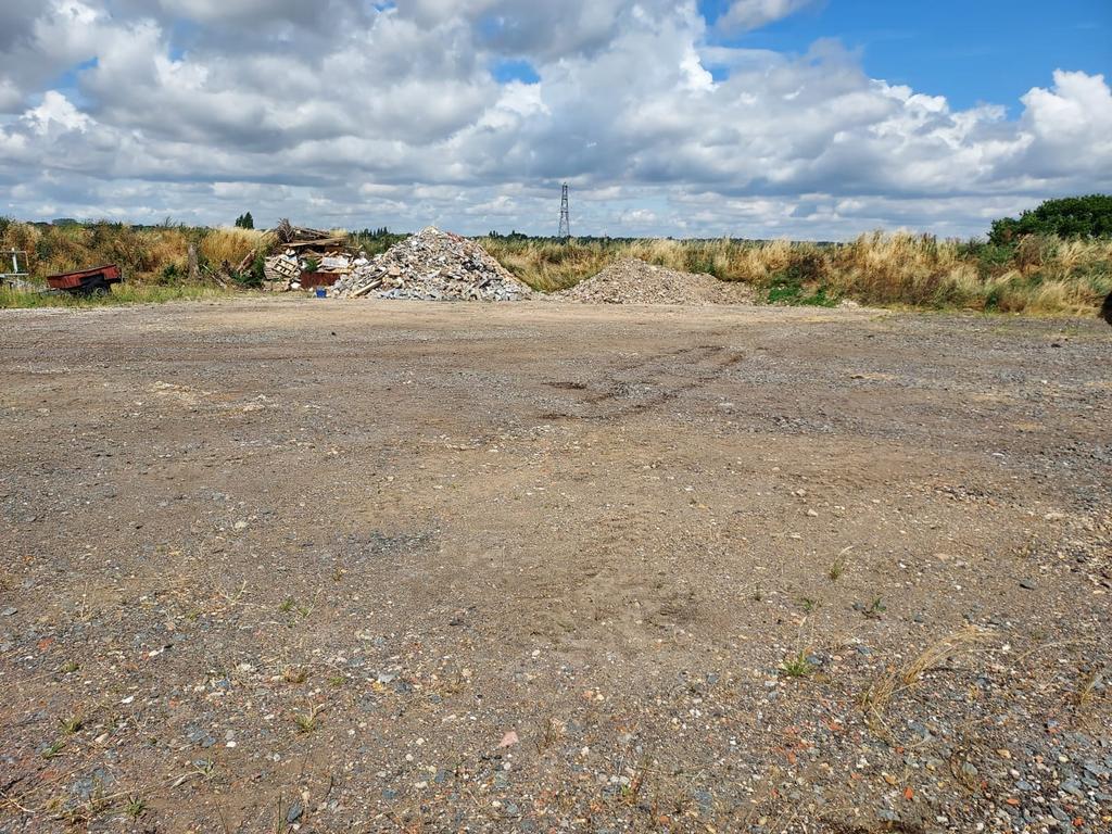 Basildon Land £3,125 pcm (£721 pw)