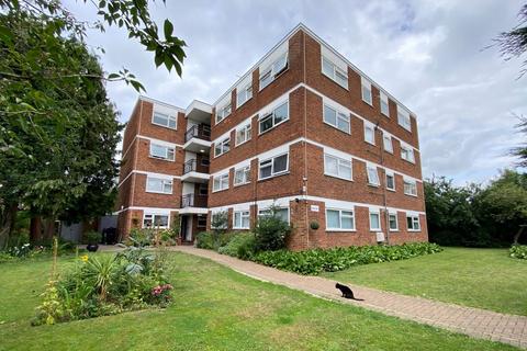 23 Lynwood Close, London, E18 1DP