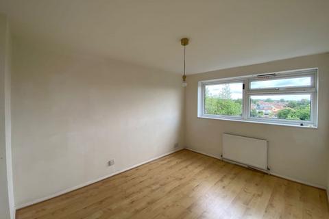 23 Lynwood Close, London, E18 1DP