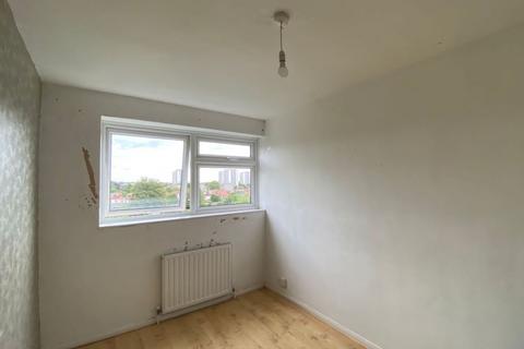 23 Lynwood Close, London, E18 1DP