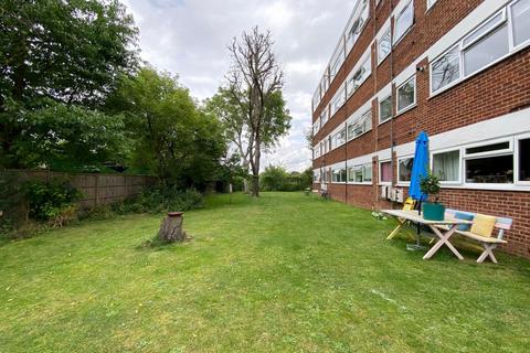 23 Lynwood Close, London, E18 1DP