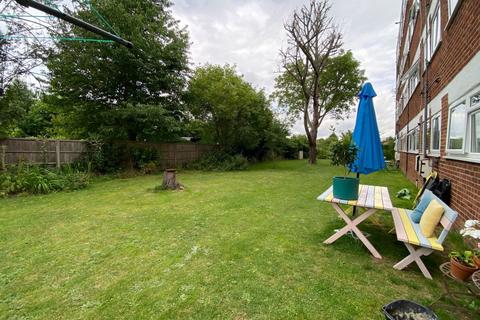 23 Lynwood Close, London, E18 1DP