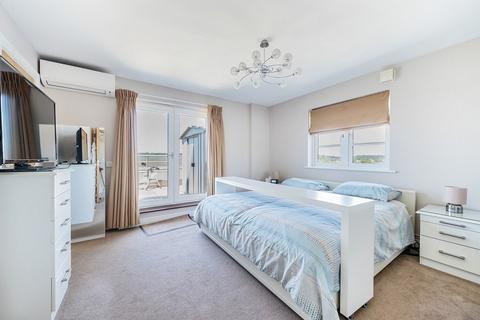 3 bedroom flat for sale, Centurion House, 69 Station Road , Edgware, Greater London. HA8 7JQ