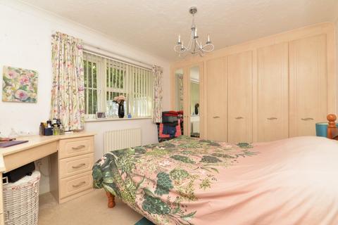 2 bedroom bungalow for sale - Derrybrian Gardens, New Milton, BH25